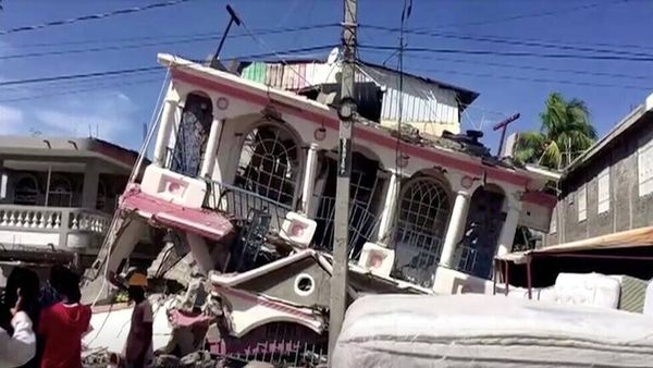 ارتفاع عدد ضحايا زلزال هايتي إلى 1297 قتيلا