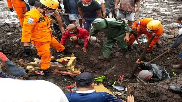 أكثر من 150 قتيلا في فيضانات إندونيسيا وتيمور الشرقية