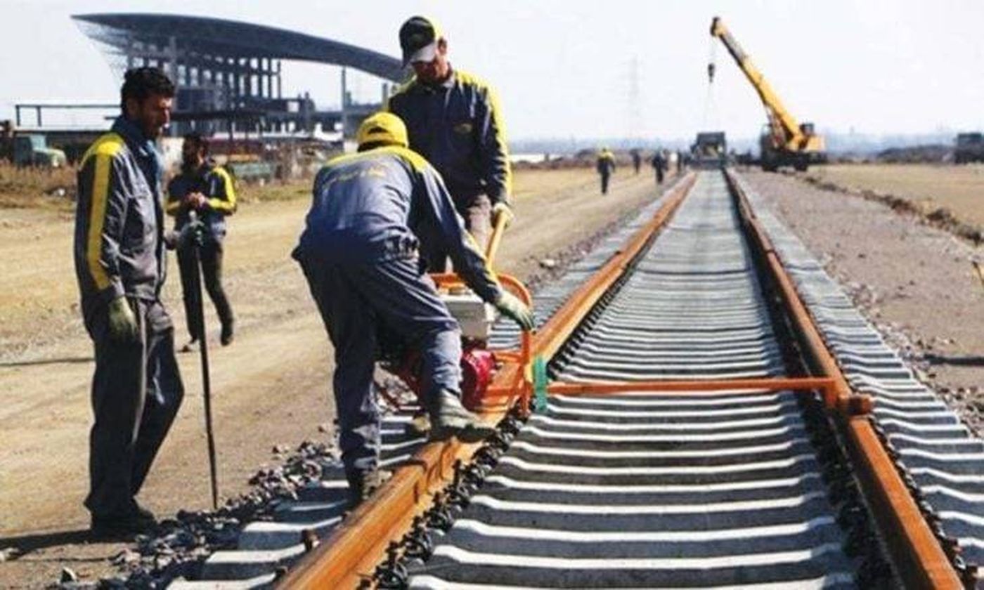 إيران تستأنف خدمات السكك الحديدية