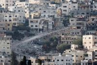 اعتقالات واقتحامات في الضفة.. وإسرائيل تحتجز سيارة إسعاف