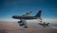 المقاومة في العراق تستهدف طائرتين أميركيتين من نوع KC-135 غرب البلاد