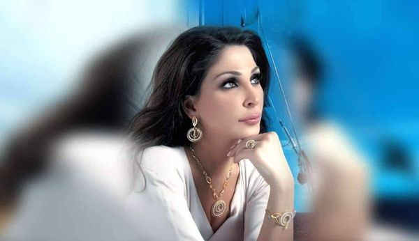 اليسا ترد على منتقدي احيائها حفلا في ظل الحرب على غزة: ما رح نوقّف كرمال كم حدا فاشل
