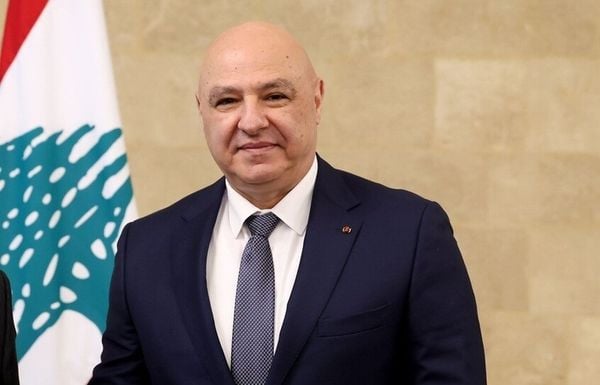 رئاسة الجمهورية: الرئيس عون اتصل بأمير قطر الشيخ تميم بن حمد آل ثاني وشكره على مواقف بلاده الداعمة للبنان ولا سيما للجيش اللبناني.