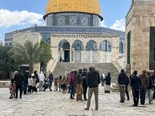 محافظة القدس: 593 مستوطنا اقتحموا المسجد الأقصى خلال فترتي الاقتحامات الصباحية والمسائية بحماية قوات الاحتلال