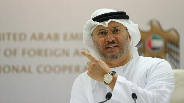 قرقاش يرد على  بن جاسم
