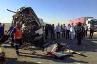 كارثة مرورية جديدة في مصر: مقتل 14 شخصاً وإصابة 25 بحادث سير في أسيوط