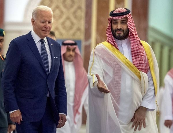 الفاينانشيال تايمز: هل يزداد التوتر بين بن سلمان وإدارة بايدن عقب قرار خفض إنتاج النفط السعودي؟