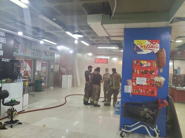 حريق طريق المطار في يومه السادس...
فوج إطفاء الضاحية: مستمرّون بإنجاز المهمّة