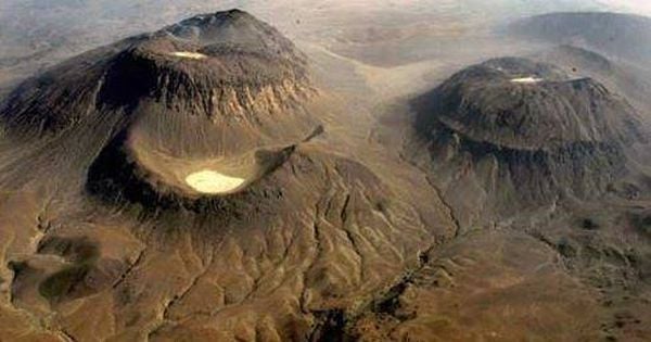 عمود رمادي بركاني يحطم الأرقام القياسية