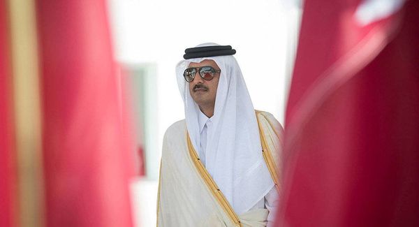 بعد دعوة الملك سلمان... الكشف عن موقف أمير قطر من حضور القمة الخليجية
