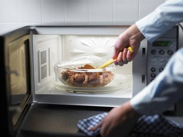 5 أخطار مخيفة تهدد مستخدمي المايكروويف