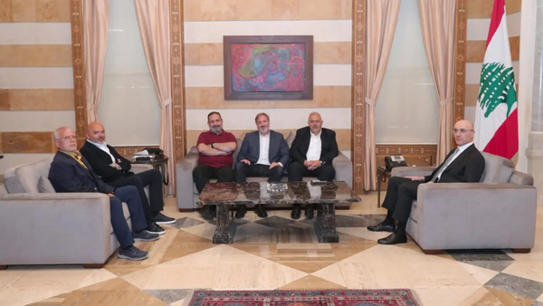 وزير الداخلية يبحث مع محافظ بيروت عملية إزالة الخيم من البيال