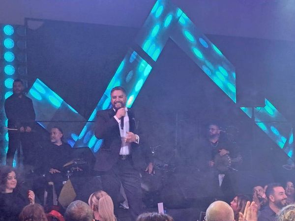 هشام الحاج يشعل أجواء رأس السنة…حضور آسر وصوت يلامس القلوب