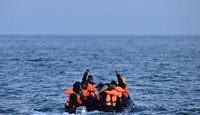 فرنسا تنقذ نحو 40 مهاجراً في بحر المانش
