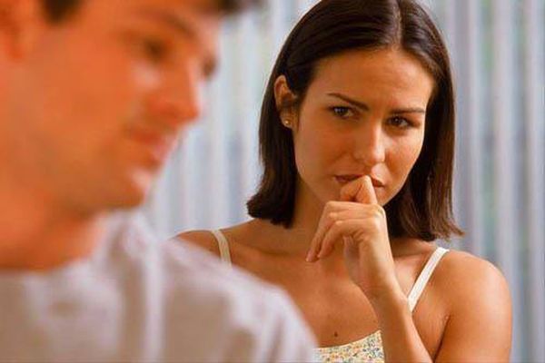 7 إشارات جسدية تكشف أنه يكذب عليكم