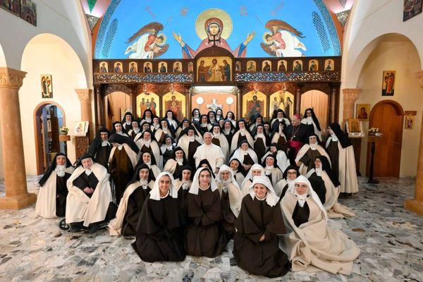 البابا لاوون زار دير الراهبات الكرمَليَّات الحافيات - الحبيسات في حريصا