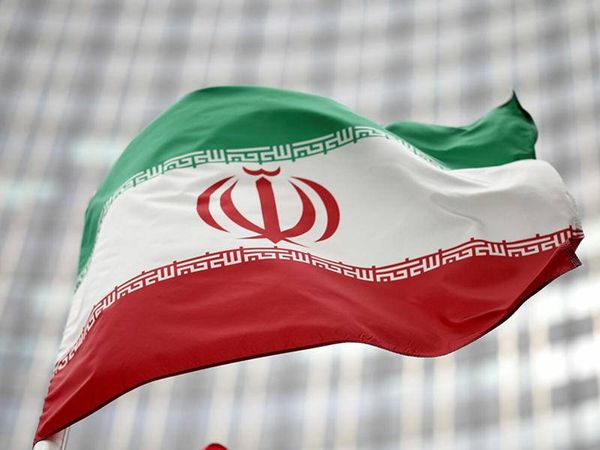 إيران: أموالنا المجمدة تخطت الـ 100 مليار دولار
