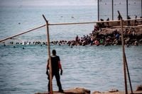 "الغارديان": سبتة تحولت إلى منصة دعائية لليمين المتطرف
