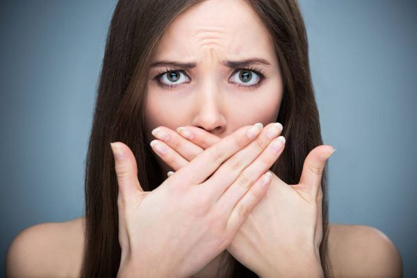 رائحة الفم الكريهة تسبب الطلاق والمضمضة لا تزيلها.. هذا ما عليكم معرفته!