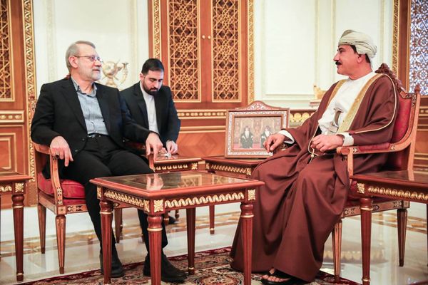 في إطار زيارته لمسقط.. لاريجاني يلتقي وزير الديوان السلطاني