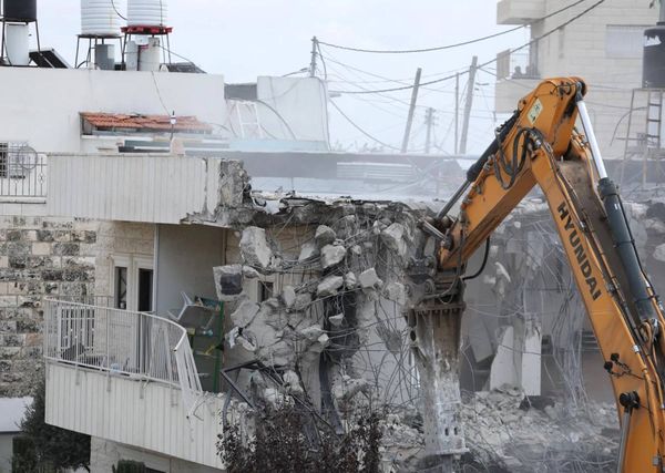 قوات الاحتلال تهدم عشرات المنشآت التجارية الفلسطينية في جنوب شرق مدينة القدس