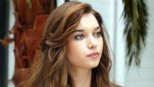 أفرا ساراتش أوغلو تخرج عن صمتها وتوضح تفاصيل التحقيقات في قضية الممنوعات