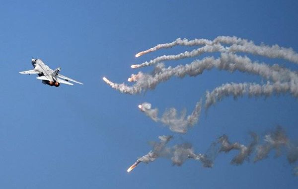 بالصور والفيديو: "سوخوي 24" تنقض على "داعش" في سوريا