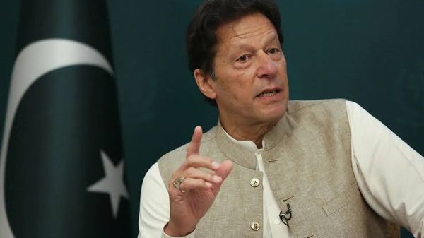 أنصار عمران خان يتجهون إلى إسلام آباد للمطالبة بالإفراج عنه