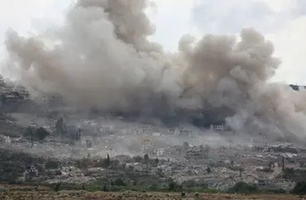 تفجيران إسرائيليان عند أطراف بلدة بيت ليف في قضاء بنت جبيل، وفي بلدة المنصوري في جنوب لبنان.