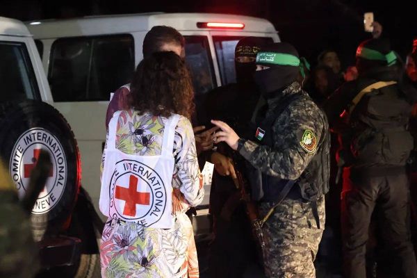 من هم الأسرى الـ 136 المتبقون في غزة؟