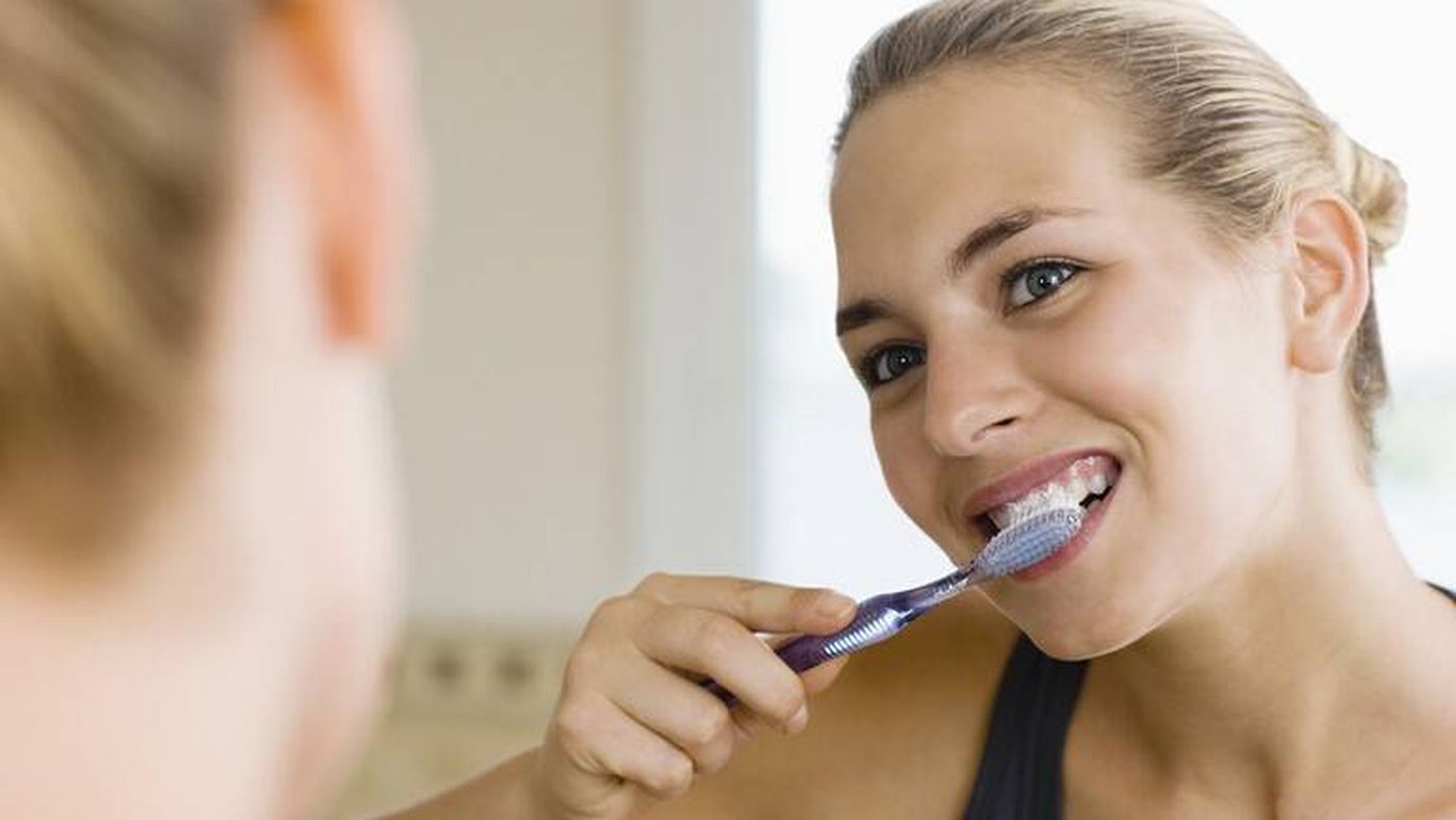 5  أخطاء نرتكبها أثناء تنظيف أسناننا