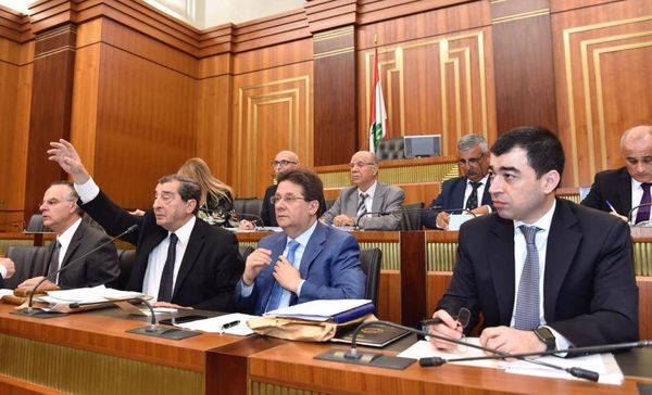 جلسة للجان النيابية المشتركة برئاسة الفرزلي