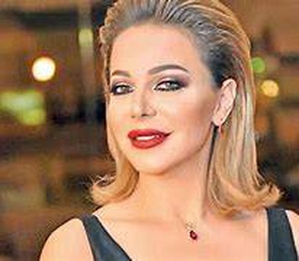 سوزان نجم الدين تكشف حقيقة وجود شقيقة تهددها بفيديوهات .. وترد على كارلا حداد