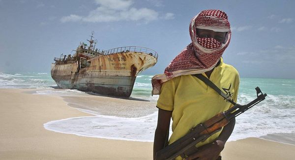 بعد أعوام من السكون...القراصنة يعودون إلى سواحل الصومال