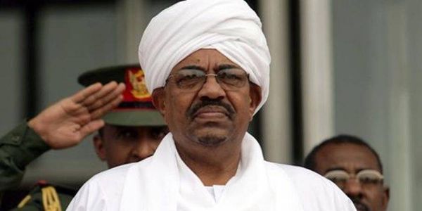 البشير من مصر: يُحاولون استنساخ الربيع العربي في السودان