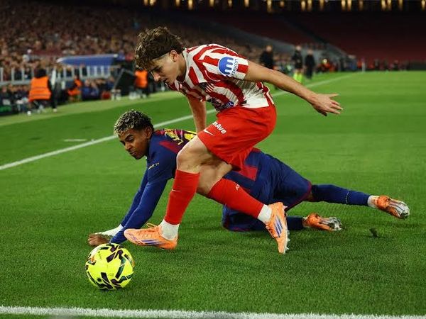 ألفاريز يقترب من البقاء مع أتلتيكو مدريد.. وبرشلونة خارج الحسابات