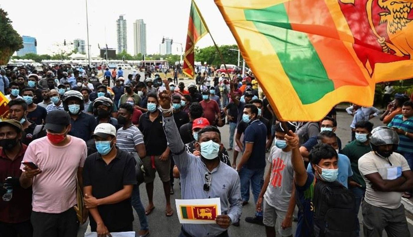 رئيس سريلانكا يوافق على تنحية شقيقه من رئاسة الحكومة