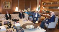 استقبل رئيس "الاشتراكي" في دارته
ميقاتي: لا فراغ رئاسياً بل شغور
جنبلاط: بحثنا أموراً عملانيّة