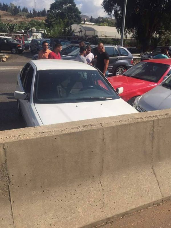 حادث سير بين 3 سيارات في منطقة الدورة والاضرار مادية
