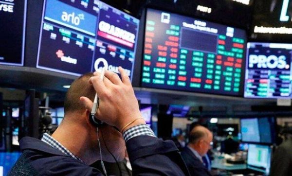 العالم عاش "كابوسا "ذكره "بالاثنين الاسود "في الاسواق المالية في الولايات المتحدة واوروبا واسيا
التقلبات في الاسهم بين ليلة وضحاها اشعر المستثمرين بهشاشتها لارتباطها بعوامل اخرى مؤثرة