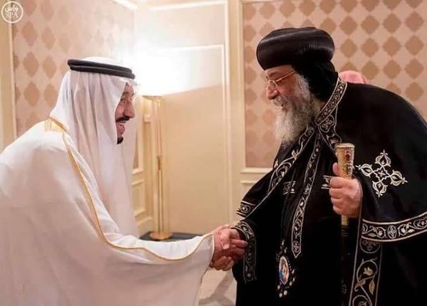«الكنيسة» تكشف أسباب عدم حمل «تواضروس» للصليب في لقاء «سلمان»