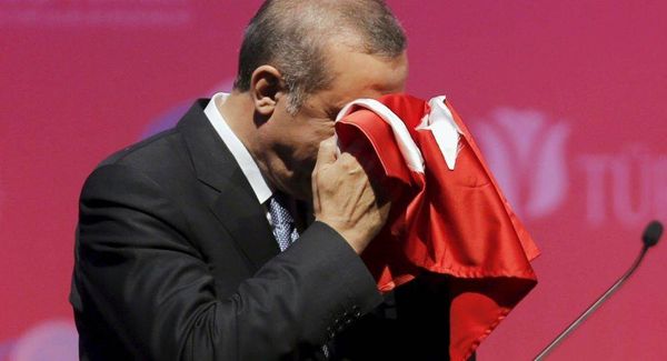 تعرف إلى صاحبة الصورة التي أبكت أردوغان