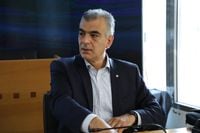 الصايغ يطالب بضبط أسعار التفاح وحماية المزارعين