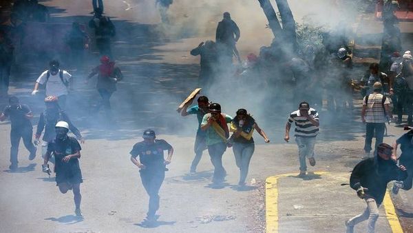 دول أمريكا الجنوبية تدين العنف في فنزويلا بعد مصرع 35 محتجا
