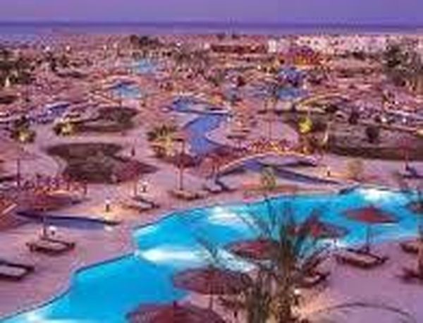 قطاع السياحة في مصر يخسر 60 مليار جنيه في 3 سنوات و275 فندق بدون عمل