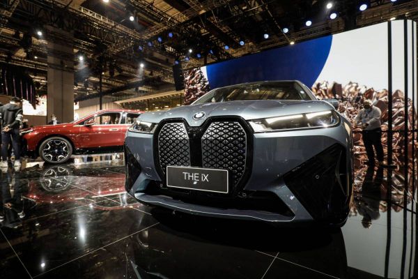 "بي إم دبليو" تلحق بـ"دايملر" في تجاوز تقديرات مبيعات الربع الأول
