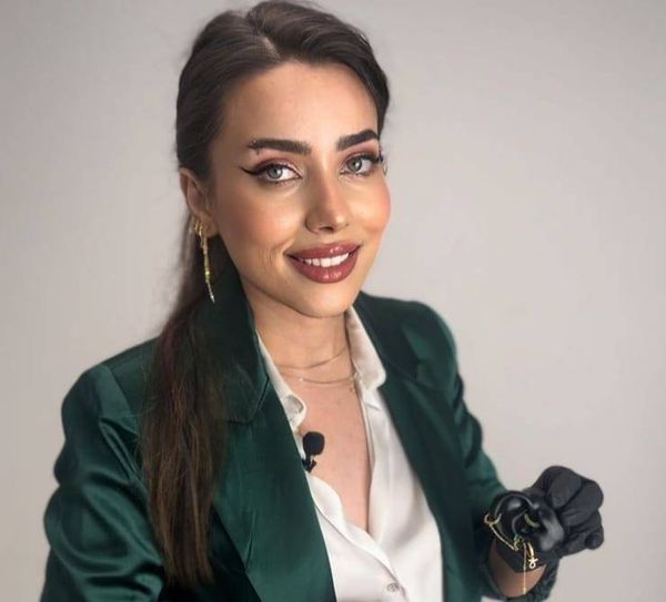 ميرنا مجدي توجه نصائح طبية لـتركيب «البيرسنج»