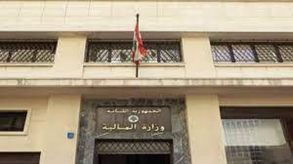المالية : رواتب القطاع العام صرفت بالكامل