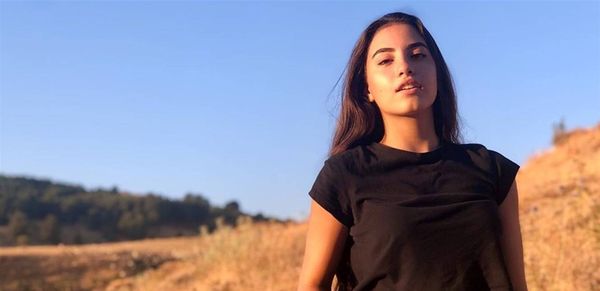 نجمة "ذا فويس كيدز" لين حايك تتعرض لحادثة سقوط.. اليكم ما حصل