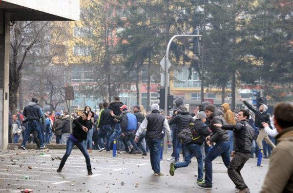 
إصابة 130 شخصا في تظاهرات مناوئة للحكومة في البوسنة
